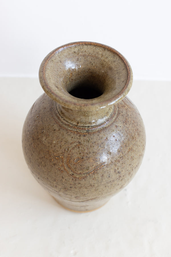 A GLAZED STUDIO POTTERY VASE