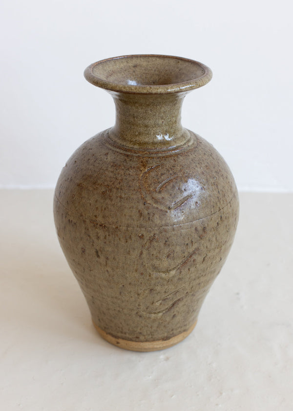 A GLAZED STUDIO POTTERY VASE